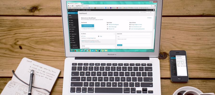 Editor minimalista de Ghost mostrando la redacción de una publicación de blog
