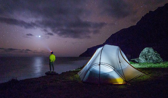 6 ideas para iluminar el campamento en la noche 1 iluminar el campamento