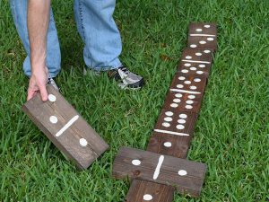 Domino gigante - actividades para jóvenes cristianos