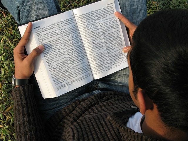 Leer la Biblia en un año ¡Una guía con todo lo que necesita!