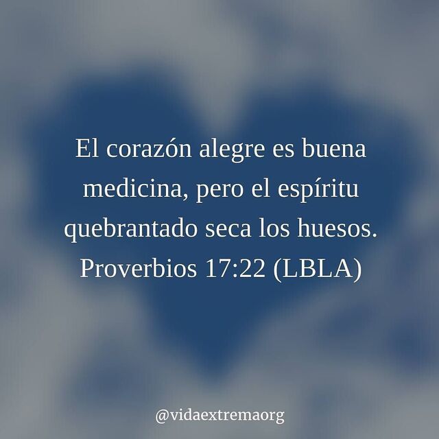 Proverbios 17:22 (LBLA)