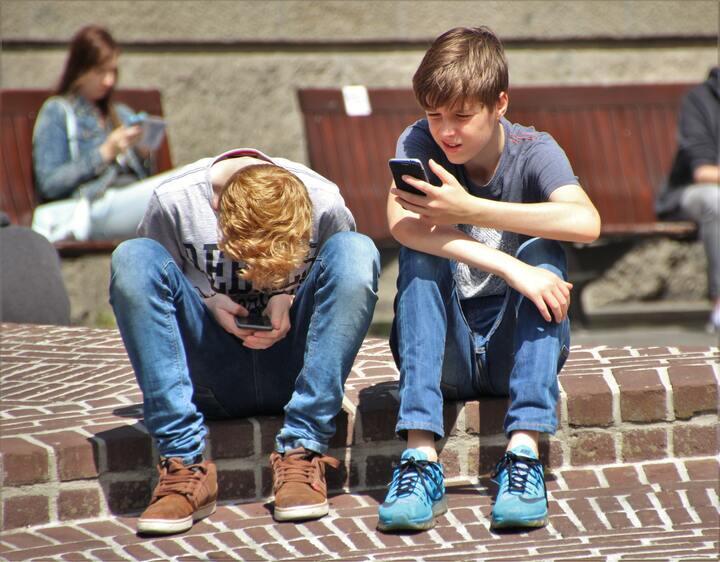 los adolescentes utilizan las redes sociales