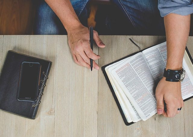 Por qué es importante estudiar la Biblia